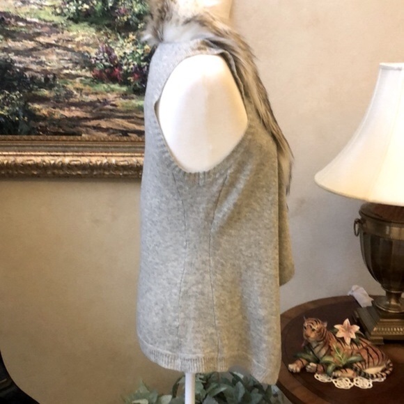 SKIES ARE BLUE  Open Front Waterfall Style Gray Knit Vest Faux Fur Trim Women Sm - Picture 7 of 16